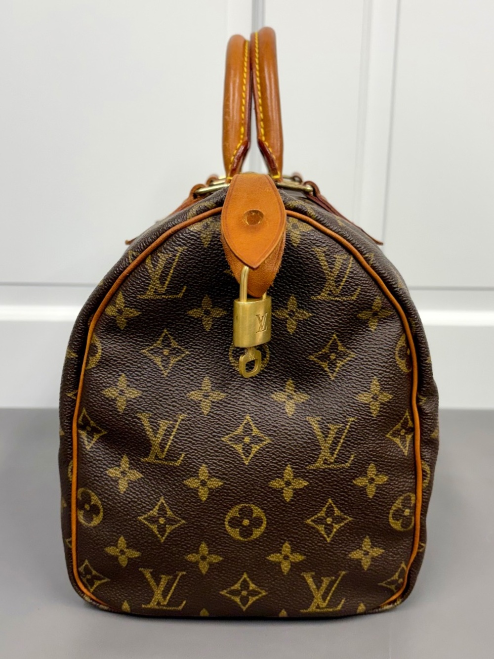 Louis Vuitton Monogram Speedy 30 Handbag - Picture 4 of 14